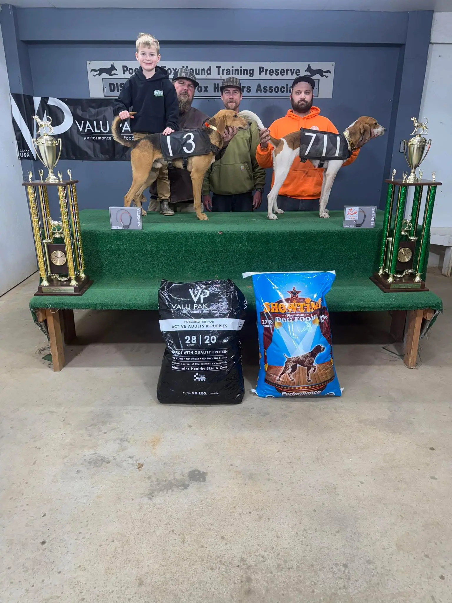 People with hunting dogs and trophies displayed.